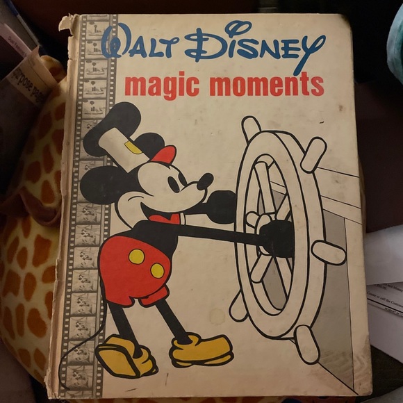 🍀$12bundle. Large Book, Crafters! Old Walt Disney Magic Moments color photos - Picture 1 of 3